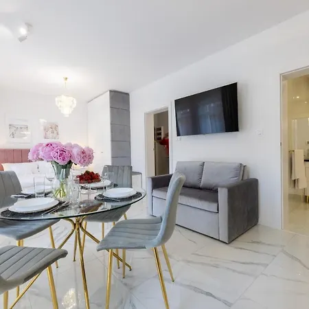 Apartment White House Rozowy 2a *